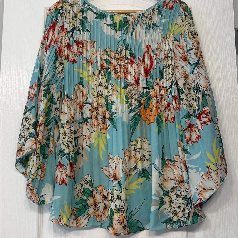 Floral Women's Top - Multicolor flowers, light, relax fit.  size M - Picture 5 of 8